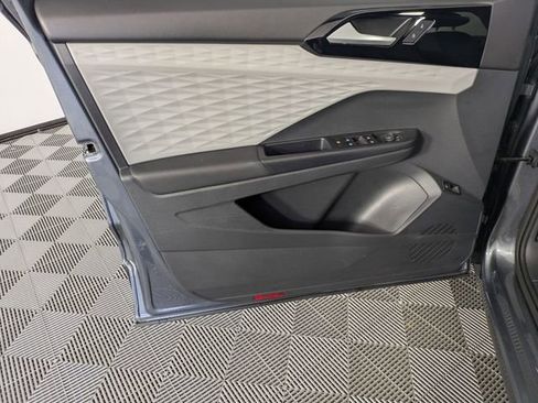 Used 2023 Volkswagen Taos S image 9