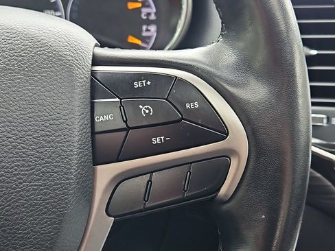 Used 2022 Jeep Grand Cherokee Laredo X AWD/4WD image 28