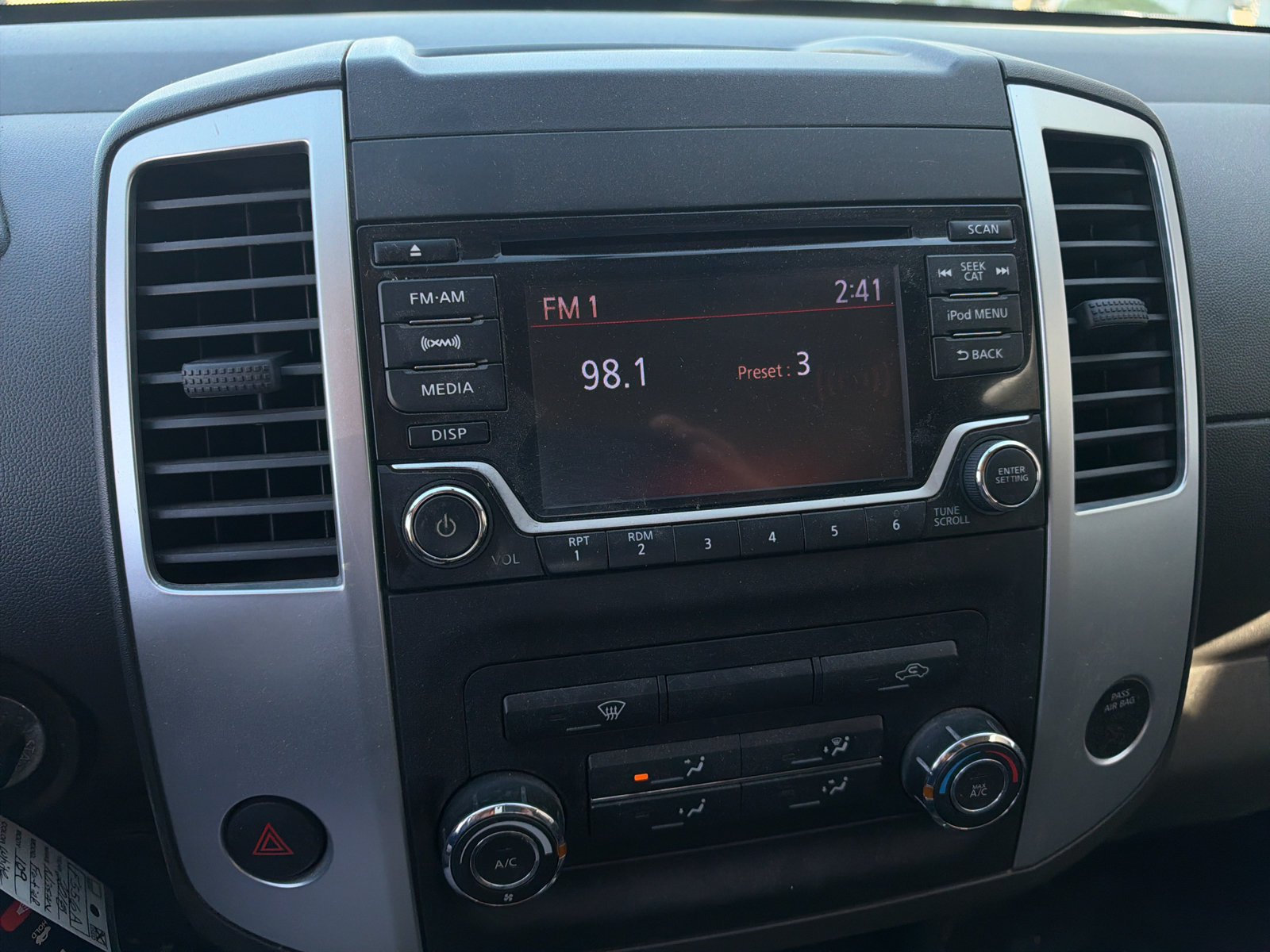 Used 2018 Nissan Frontier SV AWD/4WD image 14