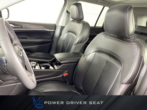 Used 2023 Jeep Grand Cherokee Limited image 19