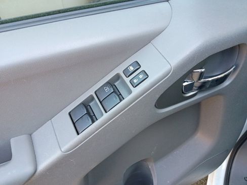 Used 2016 Nissan Frontier SV image 36