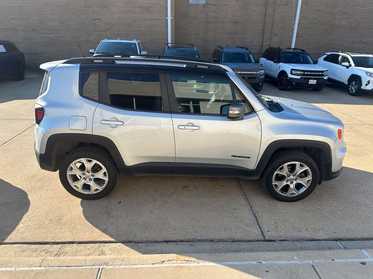 Used 2019 Jeep Renegade Limited AWD/4WD image 9