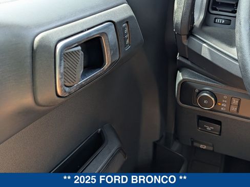 Used 2025 Ford Bronco Badlands AWD/4WD image 55