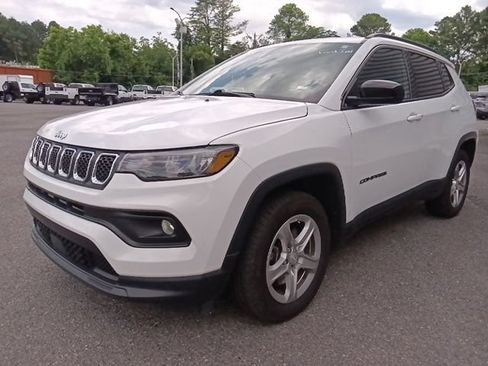 Used 2024 Jeep Compass Latitude AWD/4WD image 7