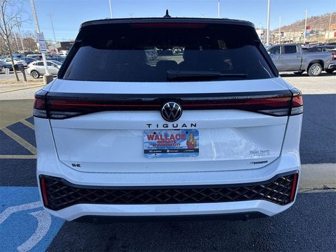New 2026 Volkswagen Tiguan SE R-Line image 5