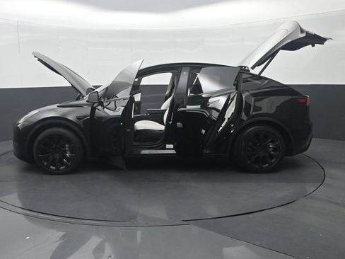 Used 2021 Tesla Model Y Long Range AWD/4WD image 36