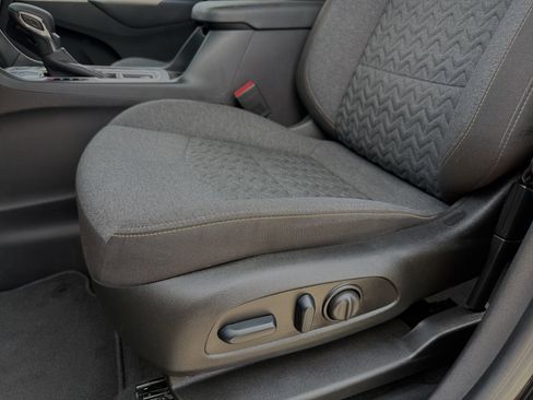 Used 2024 Chevrolet Equinox LT FWD image 12
