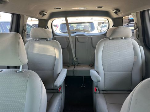 Used 2017 Kia Sedona L FWD image 24