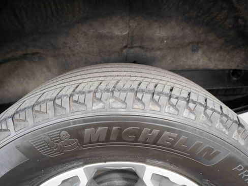 Used 2023 GMC Sierra 1500 SLT image 29