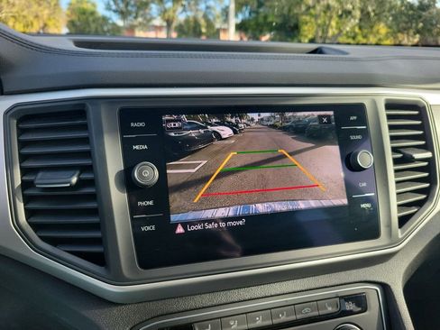 Used 2021 Volkswagen Atlas SE image 23