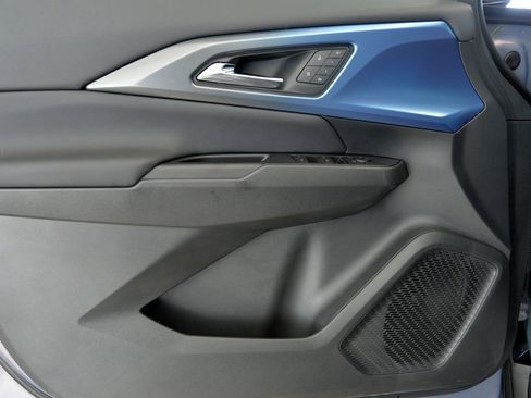 Certified 2025 Chevrolet Equinox EV LT w/ Convenience Package II image 14