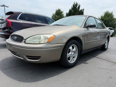 Used 2004 Ford Taurus SE FWD image 2