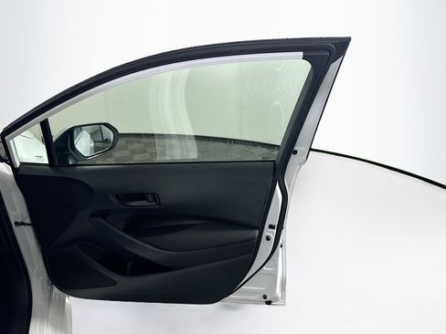 Used 2024 Toyota Corolla LE image 31
