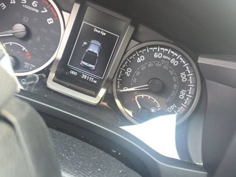 Used 2021 Toyota Tacoma TRD Pro AWD/4WD image 9