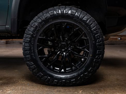 Used 2025 Chevrolet Silverado 1500 ZR2 w/ Technology Package image 12