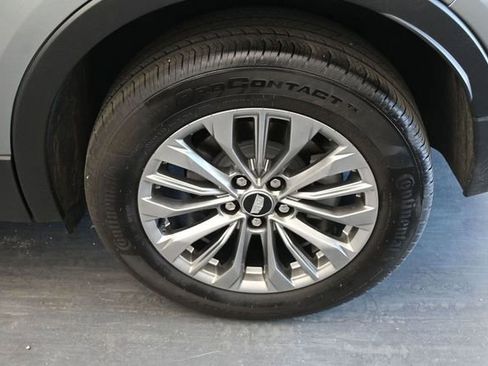 Used 2025 Cadillac XT4 Premium Luxury AWD/4WD image 13