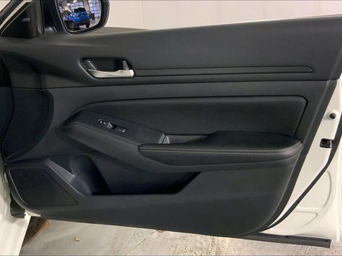 Used 2025 Nissan Altima 2.5 SV FWD image 25