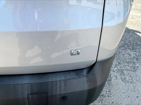 Used 2021 Chevrolet Traverse LT FWD image 26