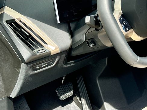 New 2025 BMW iX xDrive50 image 10