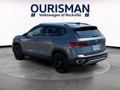 Used 2023 Volkswagen Taos SE FWD image 4