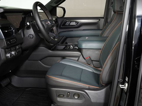 Used 2026 GMC Yukon AT4 w/ AT4 Premium Plus Package AWD/4WD image 15