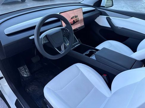 Used 2026 Tesla Model Y Long Range AWD/4WD image 9