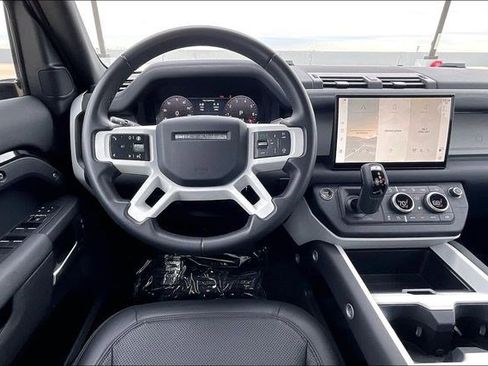 Used 2025 Land Rover Defender 110 S image 5