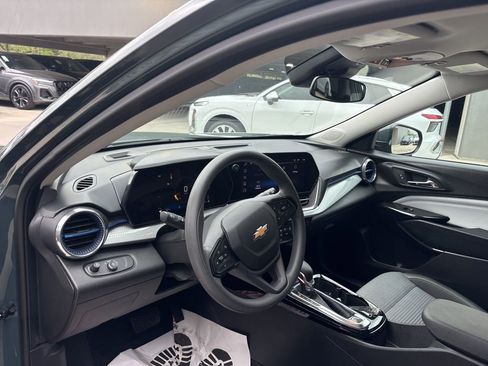 Used 2025 Chevrolet Trax LT image 12