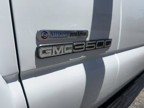 Used 2006 GMC Sierra 3500 SLT w/ Heavy-Duty Power Package AWD/4WD image 5