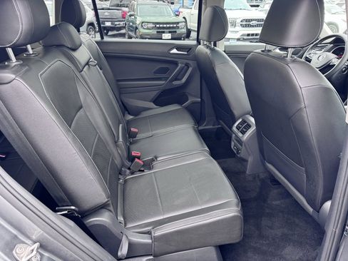 Used 2021 Volkswagen Tiguan SE w/ Panoramic Sunroof Package image 27