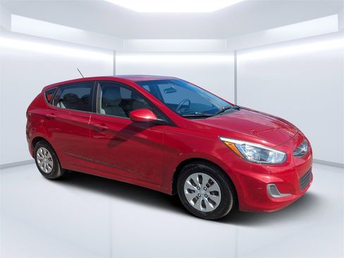 Used 2016 Hyundai Accent SE image 2