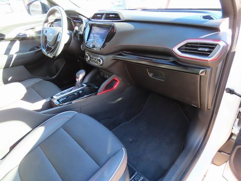 Used 2023 Chevrolet TrailBlazer RS w/ Convenience Package image 11