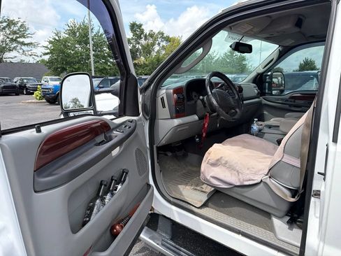 Used 2007 Ford F350 Lariat AWD/4WD image 5