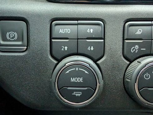 Used 2024 Chevrolet Silverado 1500 High Country w/ High Country Premium Package AWD/4WD image 28
