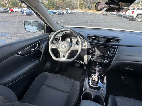 Used 2019 Nissan Rogue SV image 19
