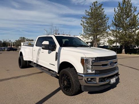 Used 2019 Ford F350 Lariat w/ Lariat Value Package image 2