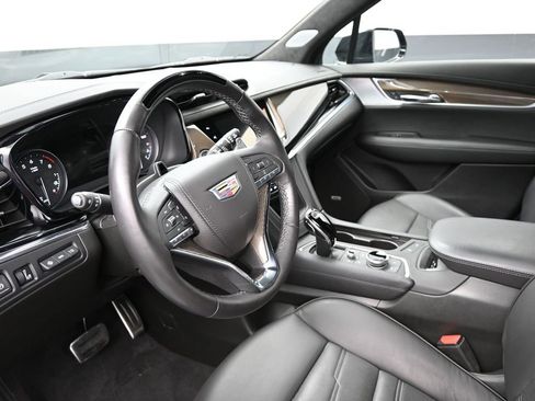 Certified 2025 Cadillac XT6 Sport w/ Platinum Package AWD/4WD image 10