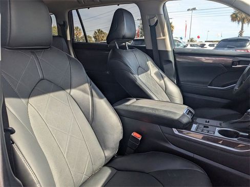 Used 2023 Toyota Highlander Platinum image 36