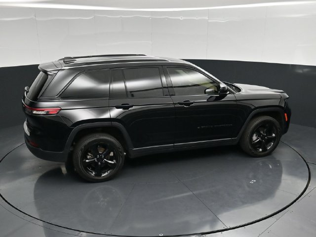Used 2023 Jeep Grand Cherokee Limited w/ Black Appearance Package AWD/4WD image 48