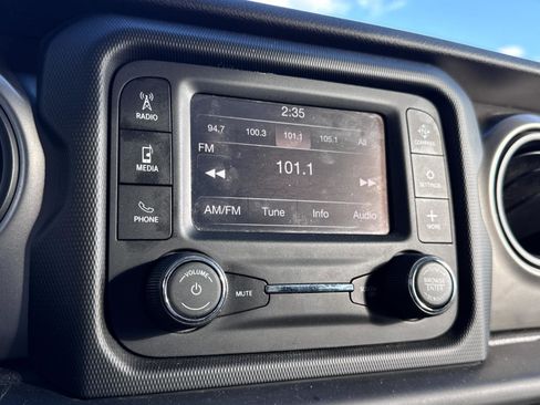 Used 2020 Jeep Gladiator Sport w/ Quick Order Package 24S image 21