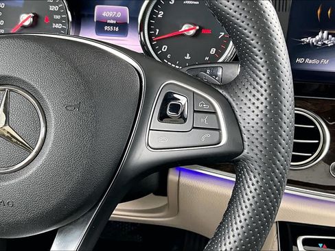 Used 2017 Mercedes-Benz E 300 image 22