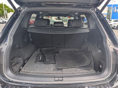 Used 2022 Volkswagen Tiguan SEL R-Line AWD/4WD image 29