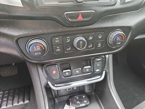 Used 2019 GMC Terrain SLE w/ Driver Convenience Package FWD image 22