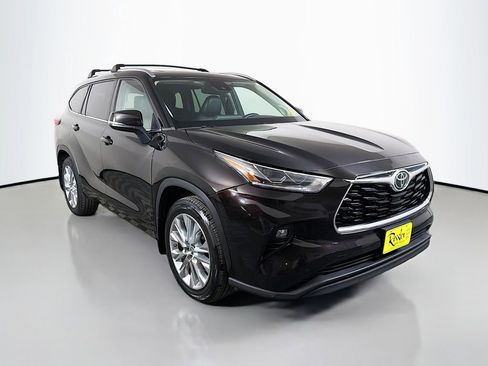 Used 2022 Toyota Highlander Limited AWD/4WD image 4