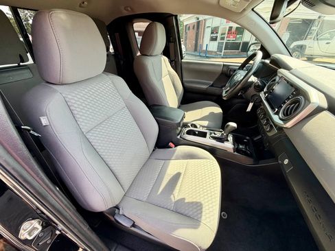 Used 2020 Toyota Tacoma SR5 AWD/4WD image 11