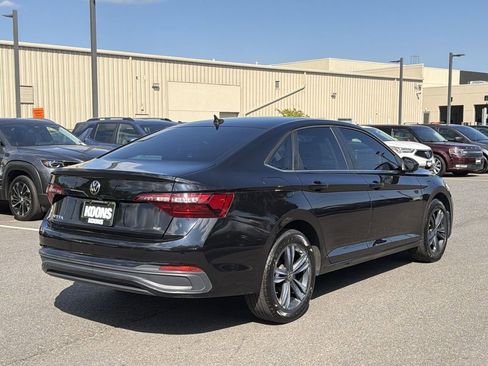 Used 2022 Volkswagen Jetta SE w/ Panoramic Sunroof Package FWD image 7