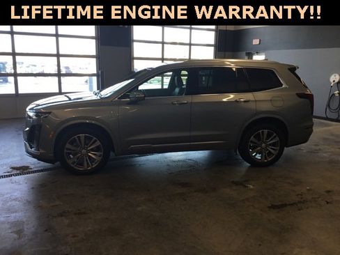 Used 2025 Cadillac XT6 Premium Luxury image 6