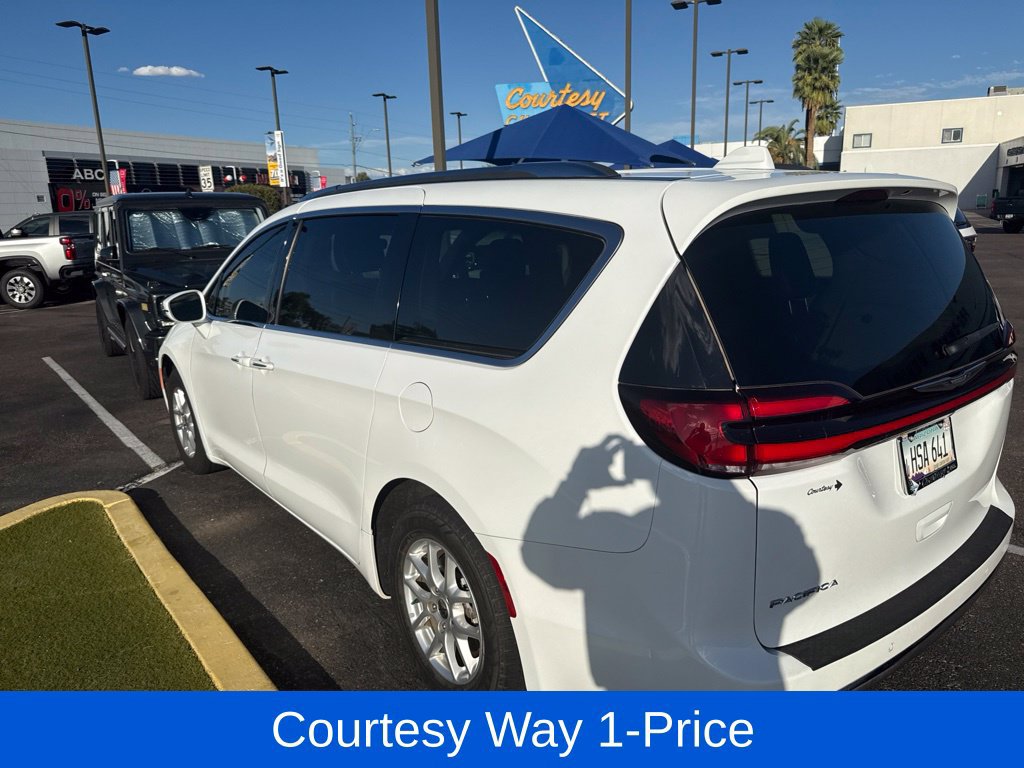 Used 2021 Chrysler Pacifica Touring-L FWD image 8
