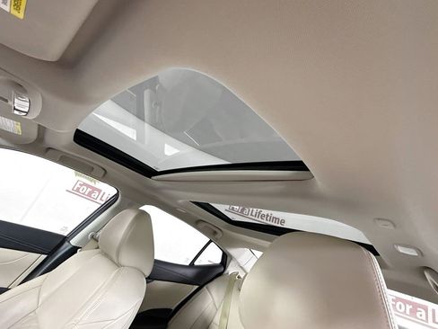 Used 2019 Nissan Maxima Platinum image 11