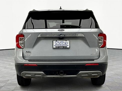 Used 2023 Ford Explorer XLT w/ Equipment Group 202A image 4